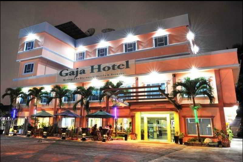 Gaja Hotel Pekanbaru Exterior photo