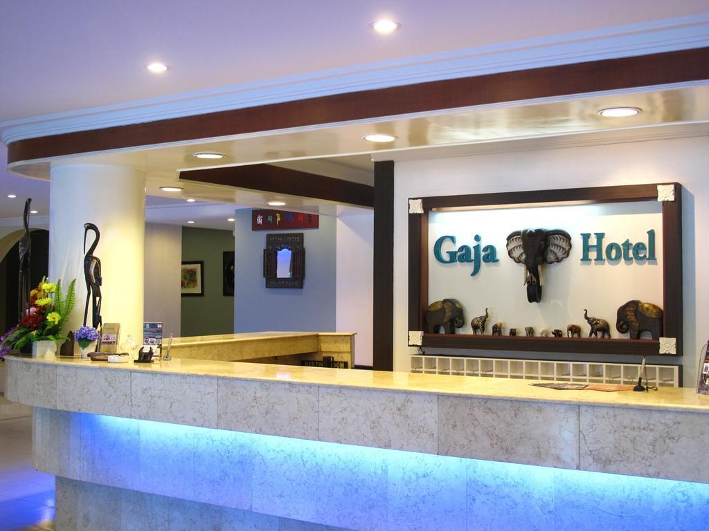 Gaja Hotel Pekanbaru Exterior photo